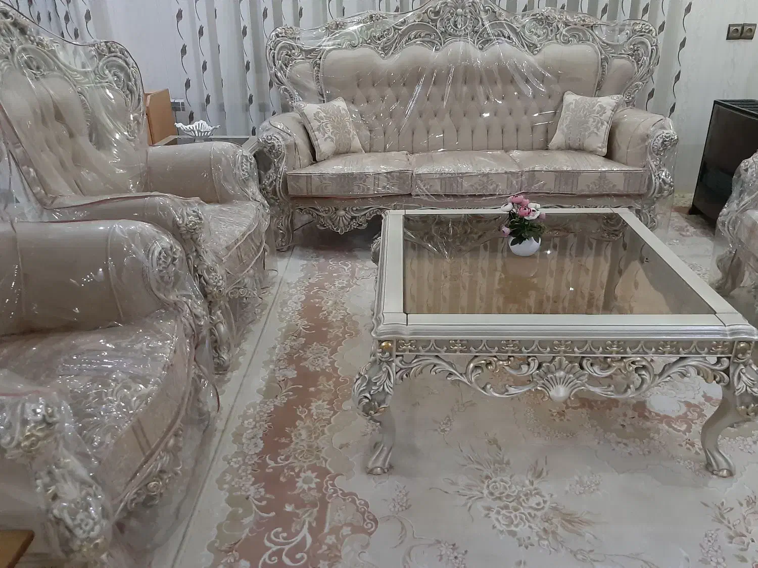 مبل سلطنتی ۹ نفره|مبلمان خانگی و میز عسلی|تربت‌حیدریه, شهرک ولیعصر|دیوار