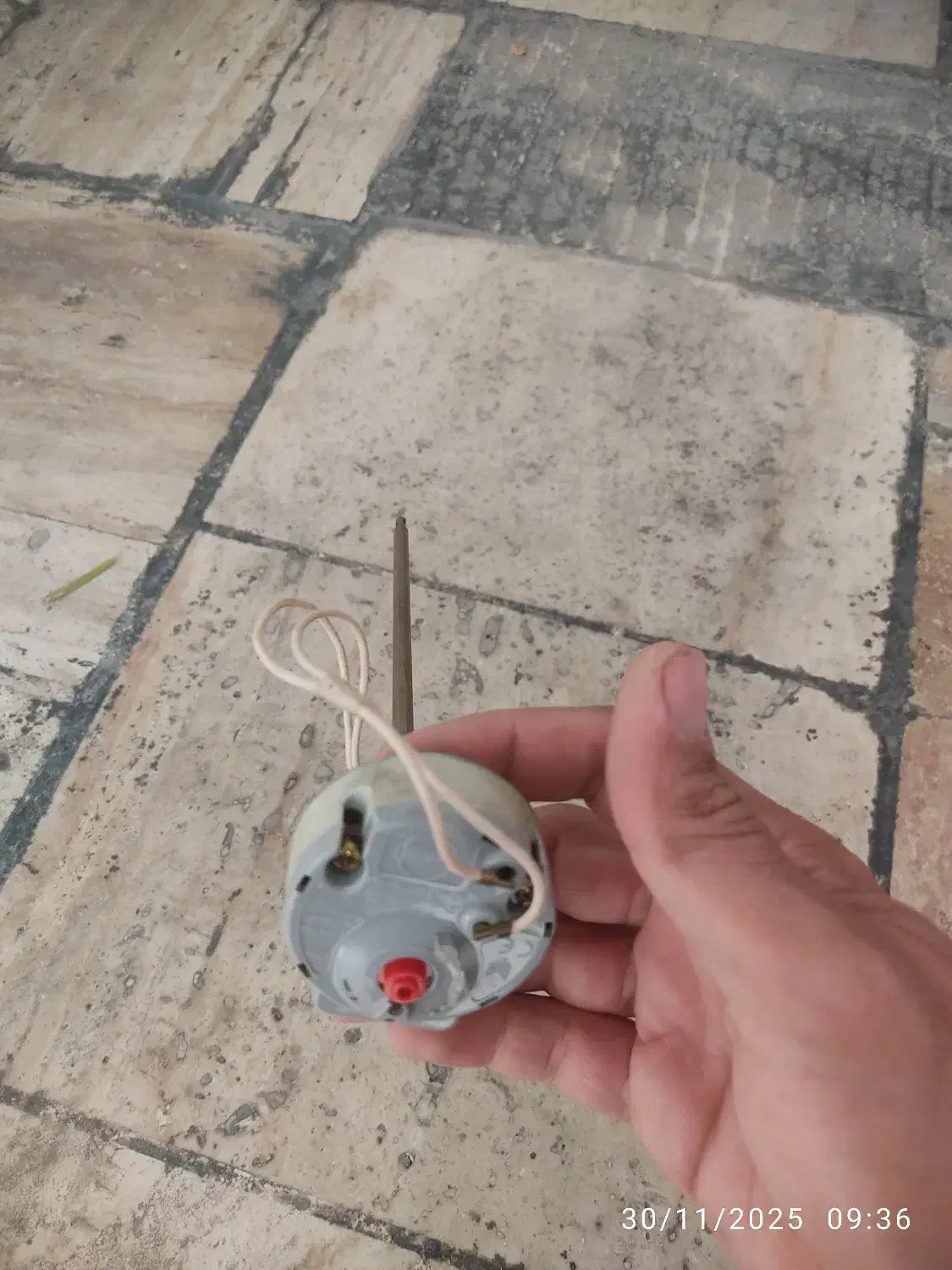 المنت و ترموستات|آبگرمکن، پکیج، شوفاژ|کیش, |دیوار