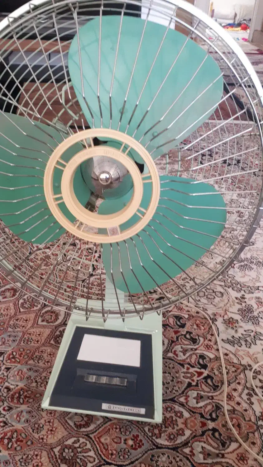 پنکه نستالژیک|پنکه و تصفیهکنندهٔ هوا|همدان, |دیوار