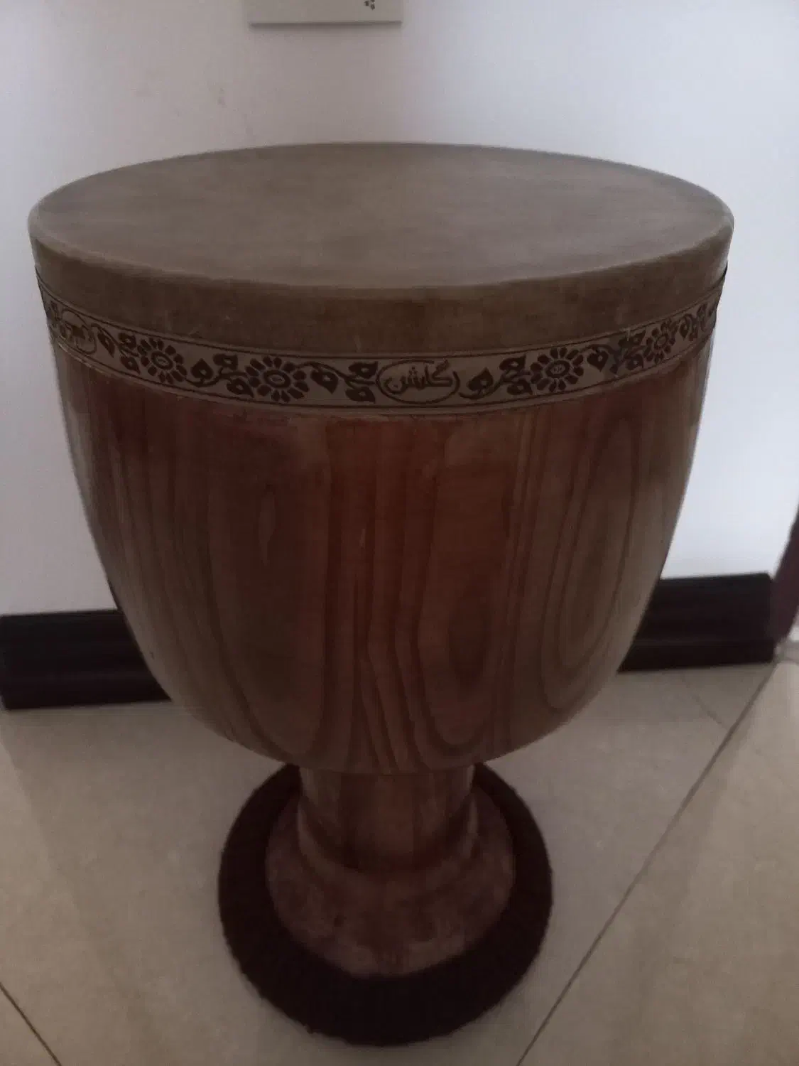 تنبک سالم و تمیز|سازهای سنتی|کاشان, فین بزرگ|دیوار