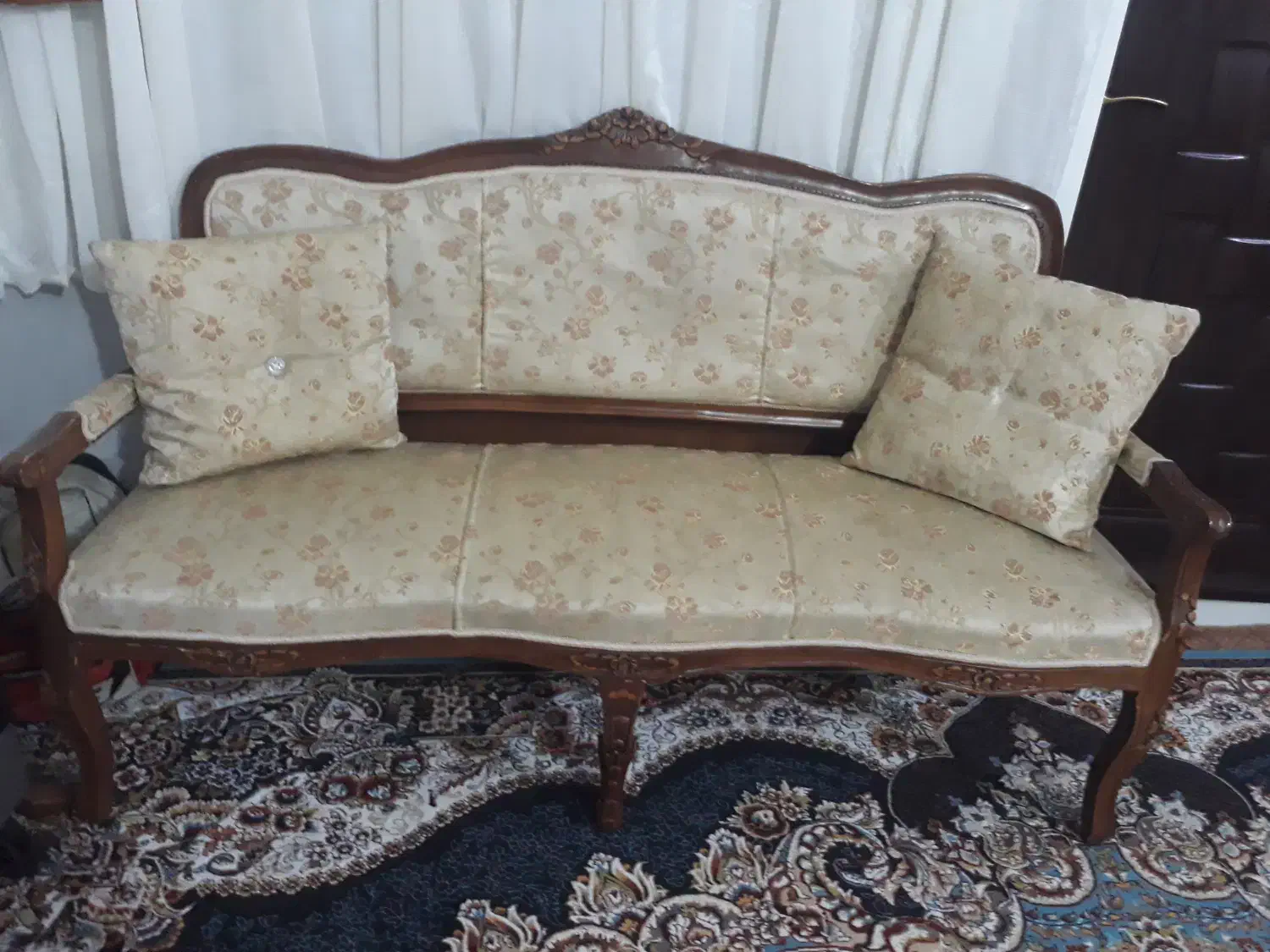 مبل ۹ نفره|مبلمان خانگی و میز عسلی|سبزوار, طبرسی (جعفرآباد)|دیوار