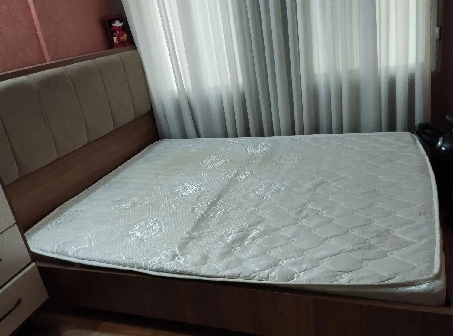 تختخواب به همراه تشک رویال|تخت و سرویس خواب|تهران, نازی‌آباد|دیوار