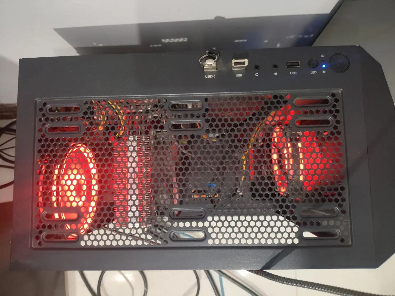 سیستم کامپیوتر گیمینگ|رایانه رومیزی|اندیشه, اندیشه فاز ۱|دیوار