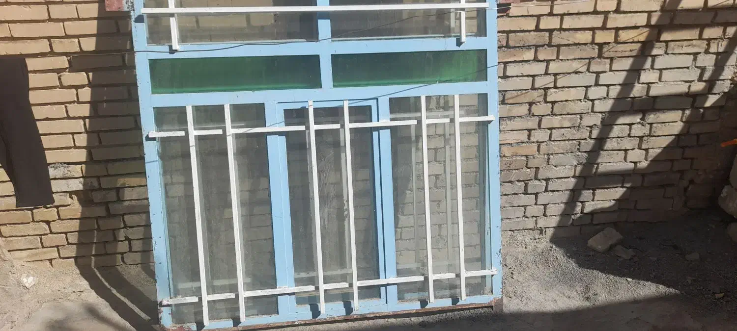 پنجره وپاچلاقی و درب ورودی آهنی باشیشه|مصالح و تجهیزات ساختمان|فریدونشهر, |دیوار