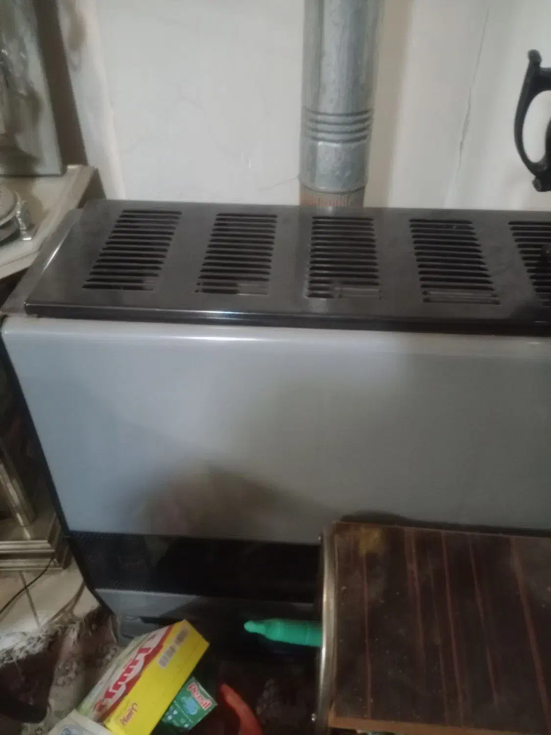 بخاری بزرگ وسماور سالم|بخاری، هیتر، شومینه|قرچک, شهرک طلائیه|دیوار