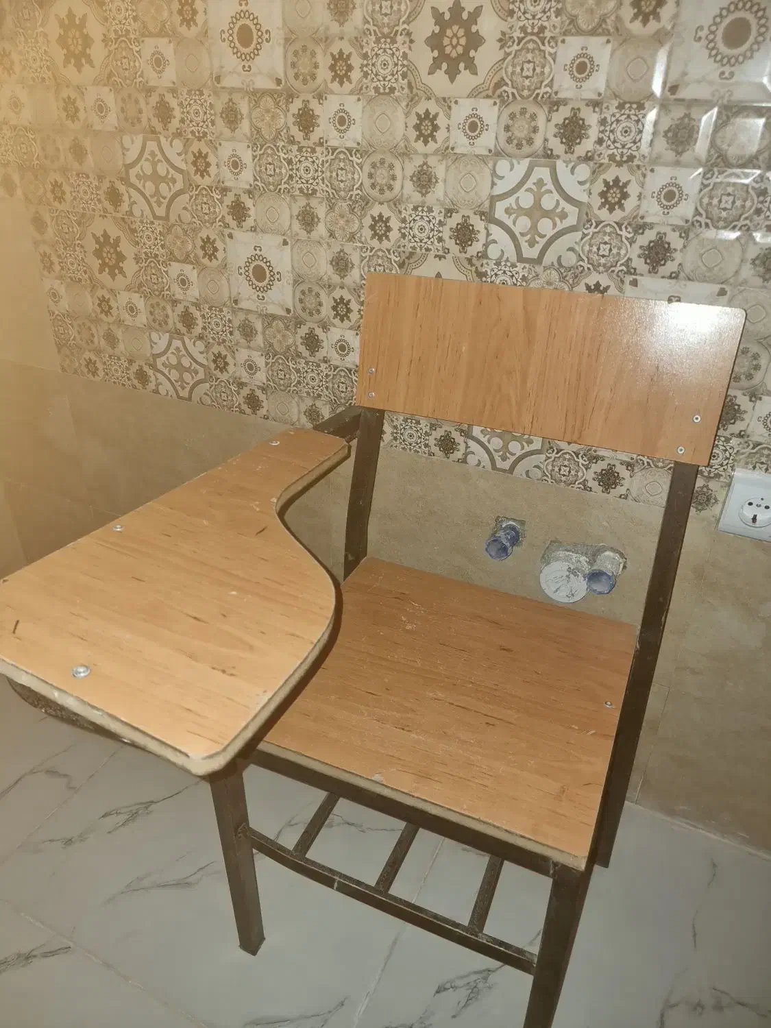 صندلی دسته دار چوبی|صندلی و نیمکت|یزد, |دیوار