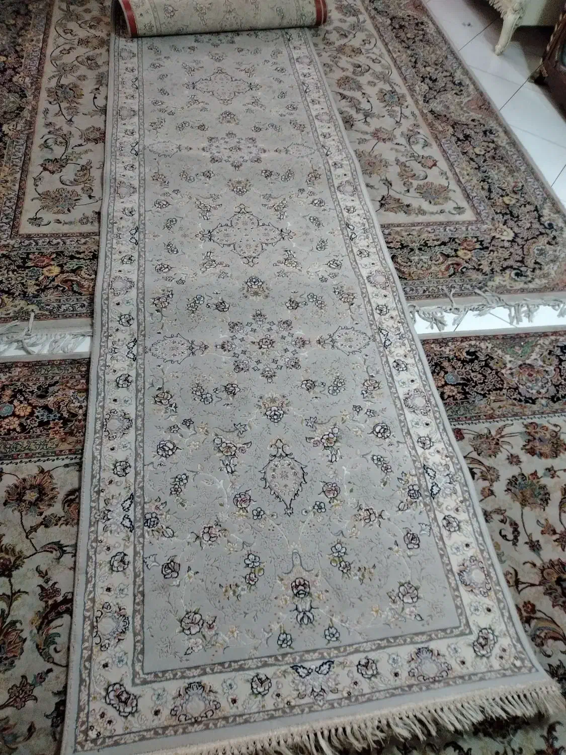 فرش کناره ۴ متری طرح افشان بسیار سالم|فرش|تهران, مجیدیه|دیوار