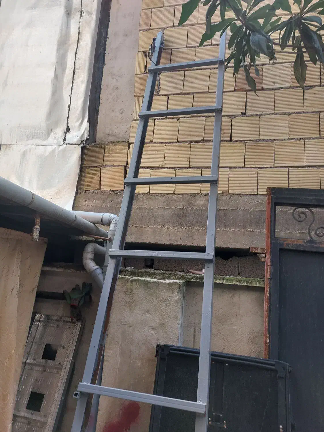 بالا بر مغازه ونفربر|ماشین‌آلات صنعتی|رشت, سیا اسطلخ|دیوار