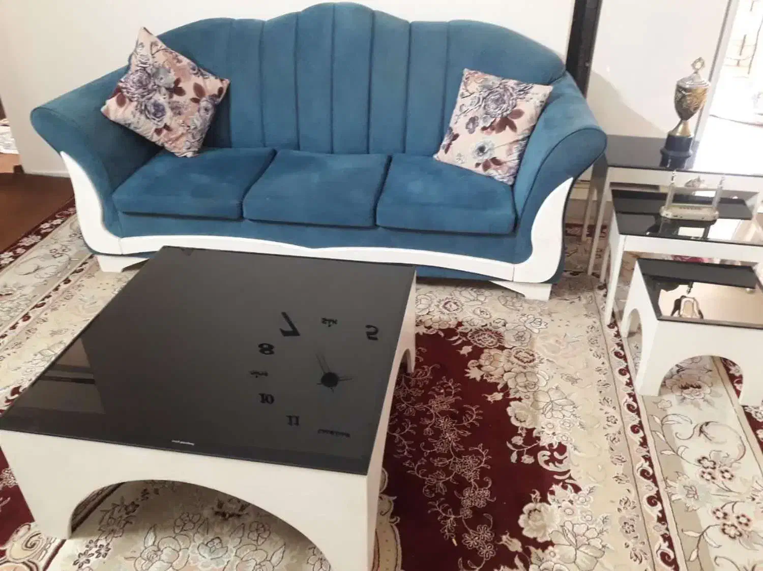 فروش یک دست مبل هفت نفره در حد نو وچهارعددمیزوعسلی|مبلمان خانگی و میز عسلی|صحنه, |دیوار