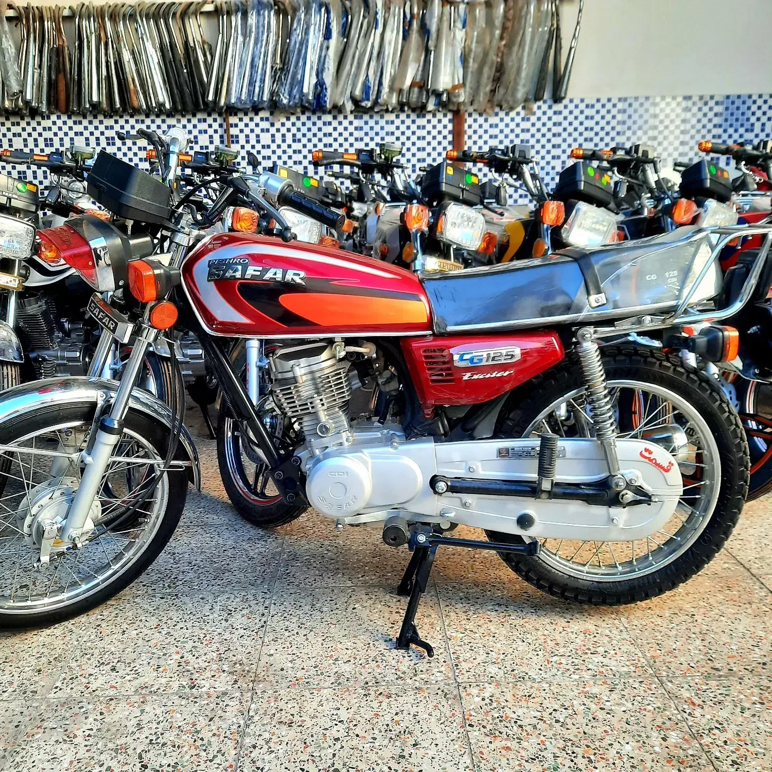 پیشرو ۱۲۵ کاربرات فابریک|موتورسیکلت|خمینیشهر, |دیوار