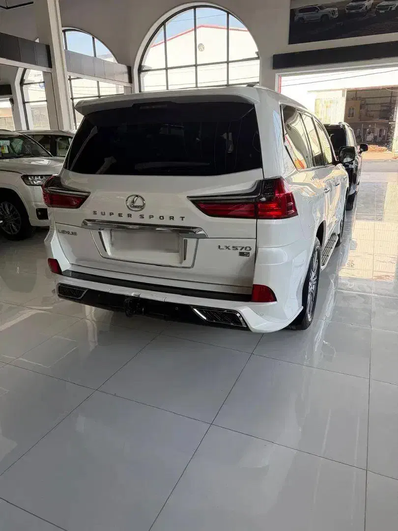 لکسوس 570 مدل ۲۰۱۶ گذر موقت|خودرو سواری و وانت|تهران, سعادت‌آباد|دیوار