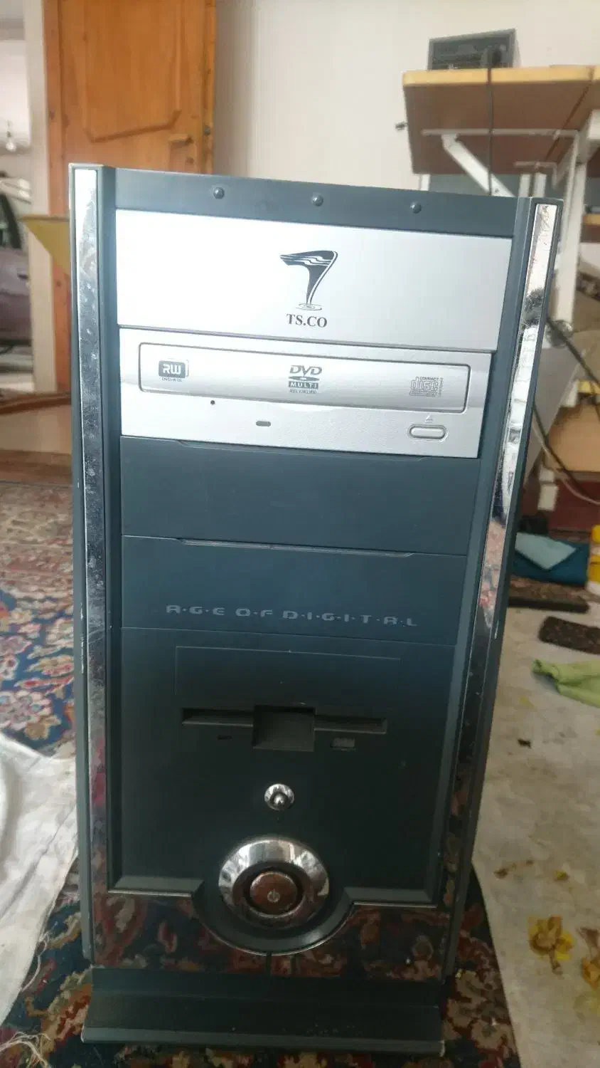 کامپیوتر سالم با مونیتور وکیبوردوموس|رایانه رومیزی|کلاچای, |دیوار