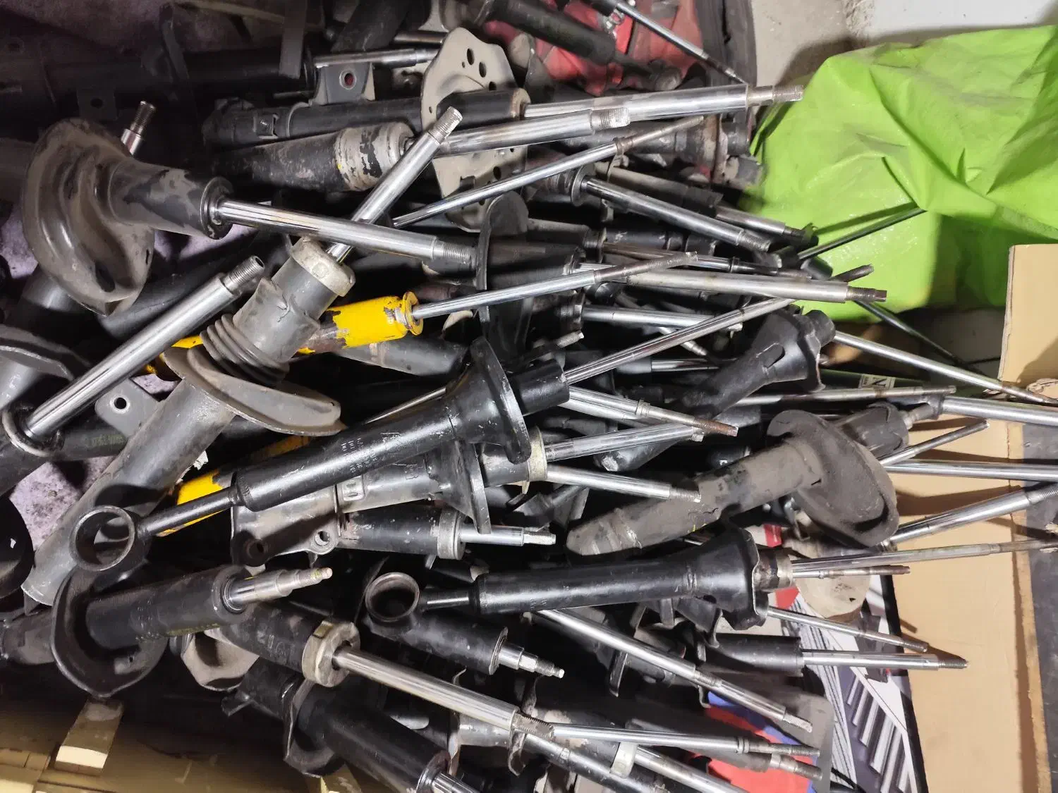 فروش انواع کمک فنر استوک با ضمانت|قطعات یدکی و لوازم جانبی|مشکیندشت, |دیوار