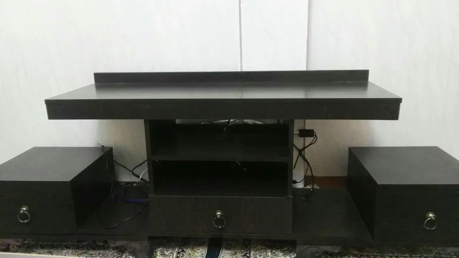 2 عدد میز تلویزیون تمیز|میز تلویزیون|بروجرد, |دیوار