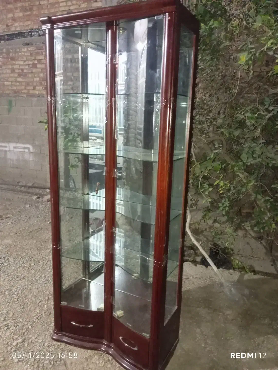 بوفه نو تمیز شیشه سالم پنج طبقه|بوفه، ویترین، کنسول|سراوان, |دیوار