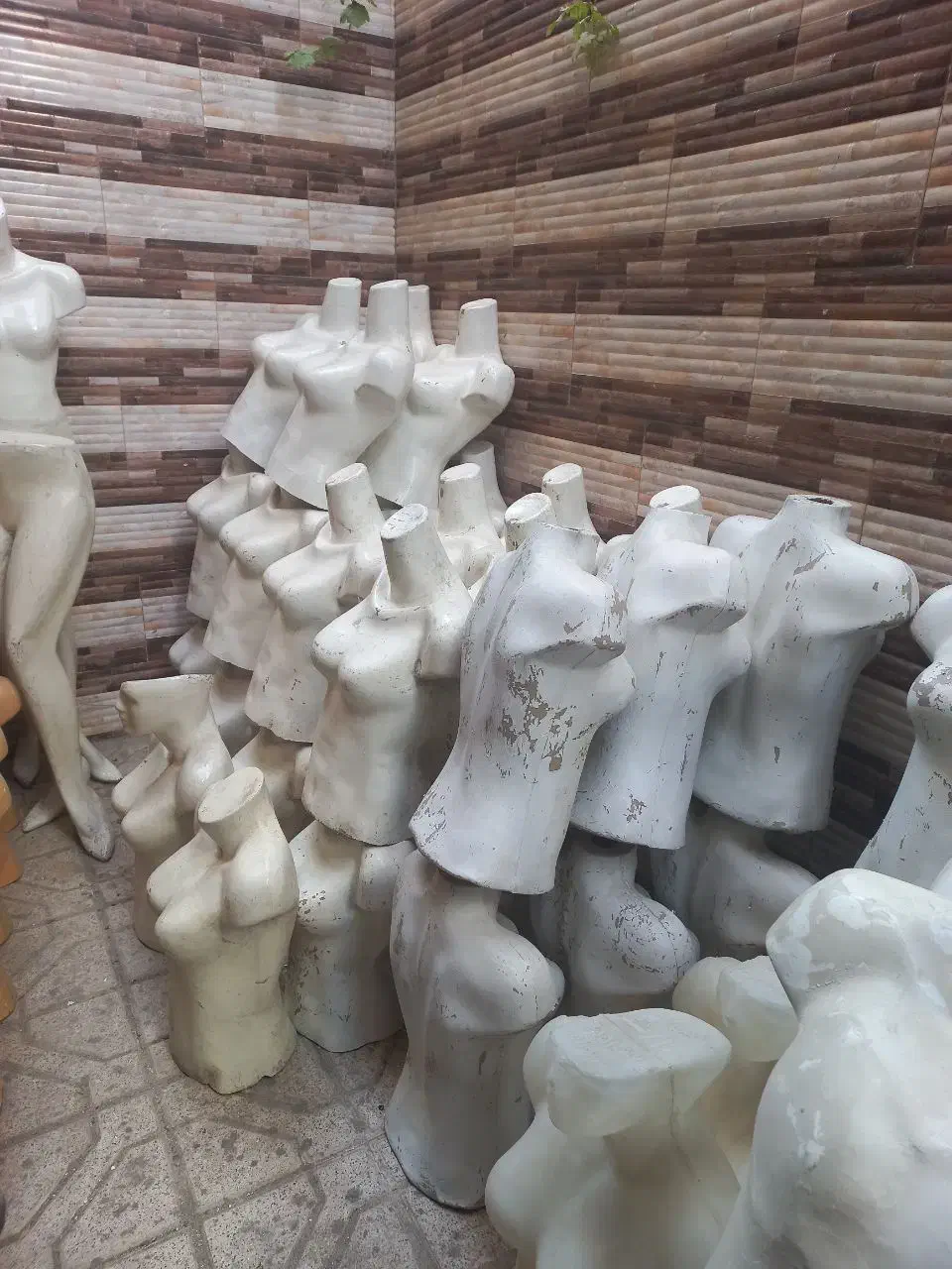 مانکن|فروشگاه و مغازه|مشهد, کارمندان دوم|دیوار