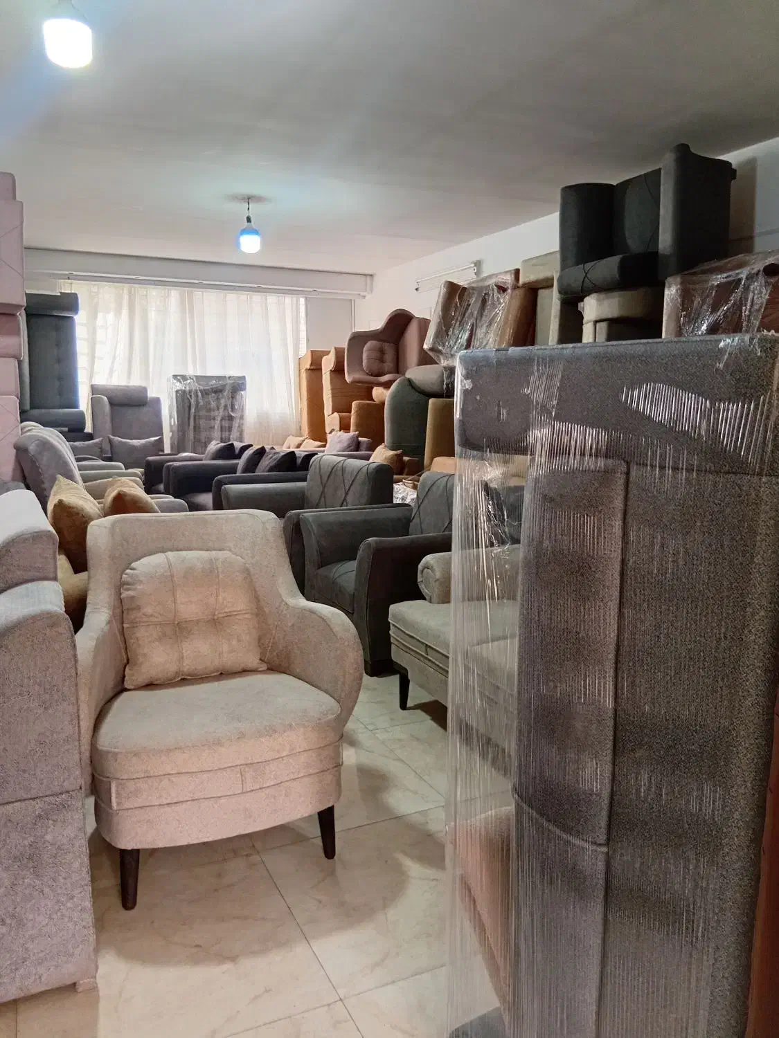 35دست ازانواع مبلمان متنوع به دلیل جابه جایی انبار|مبلمان خانگی و میز عسلی|مشهد, سید رضی|دیوار