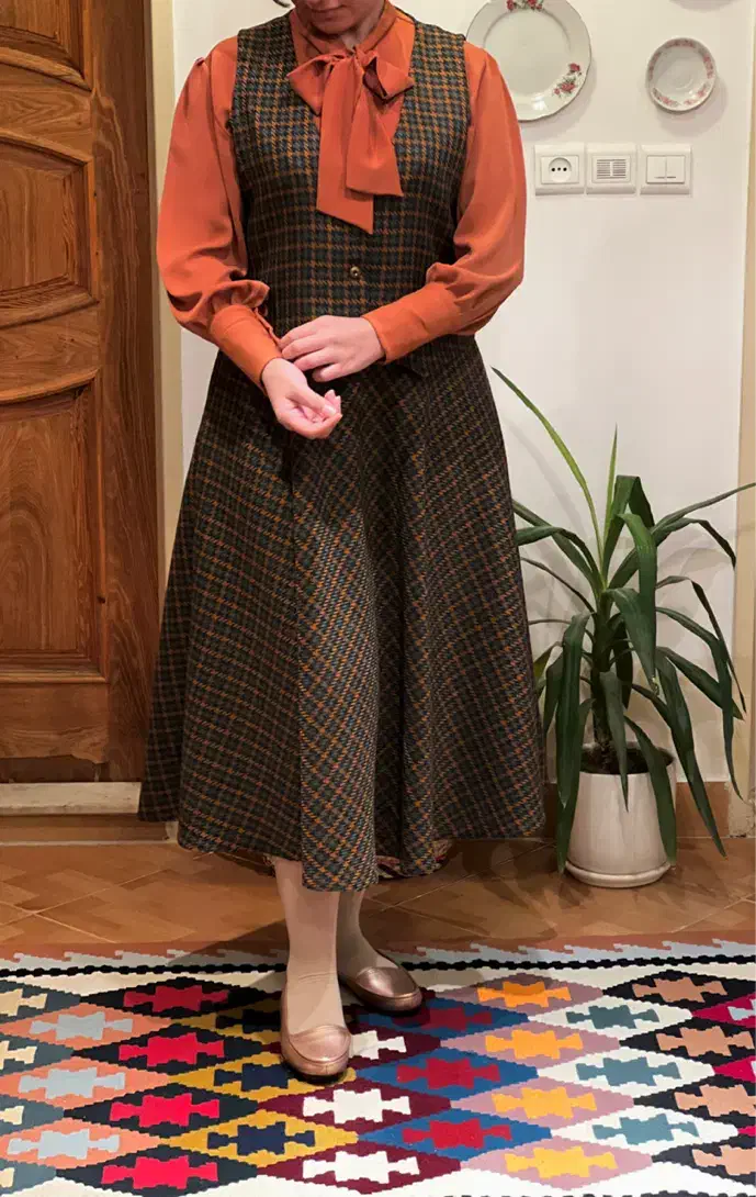 شومیز|لباس|طرقبه, |دیوار