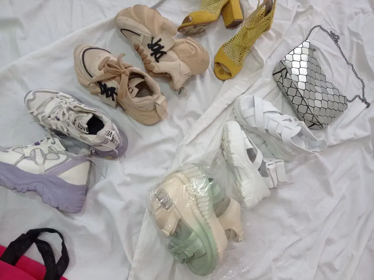 پوتین کتونی صندل جدید شیک|کیف، کفش، کمربند|قم, چهل درخت|دیوار