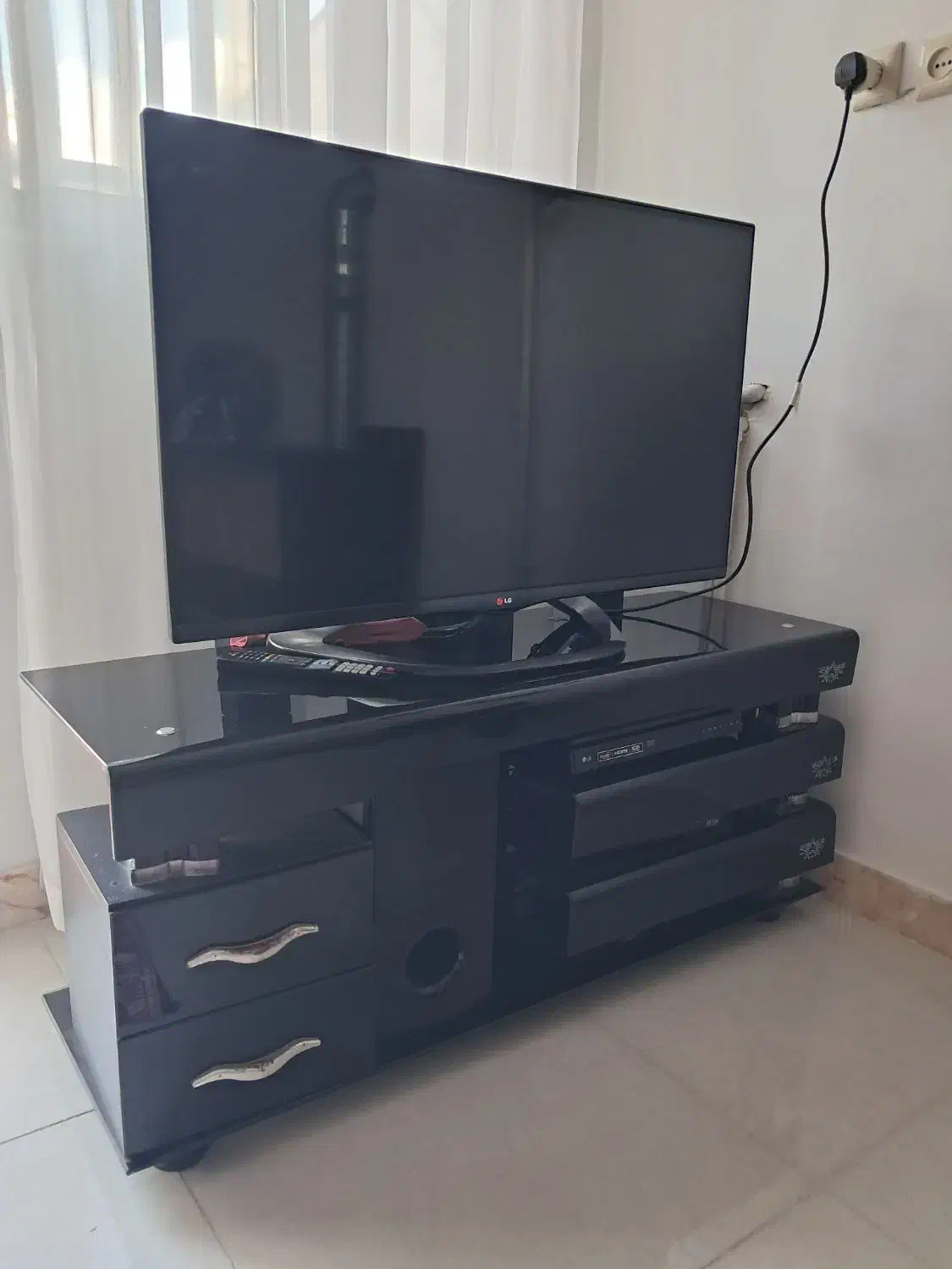 میزتلویزین ساده شیشه ای ترک|میز تلویزیون|رشت, استقامت ۲|دیوار