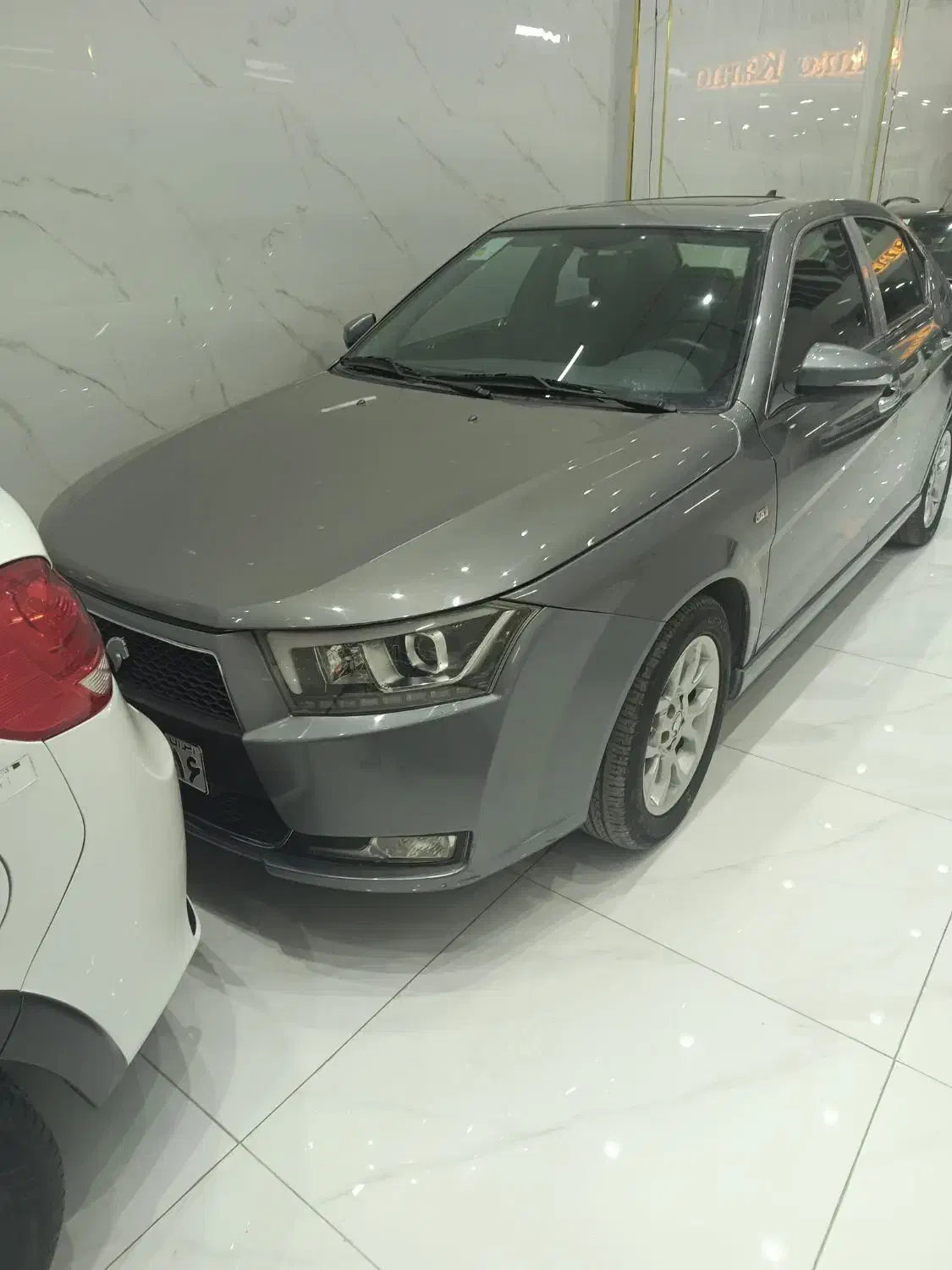 دنا پلاس اتوماتیک مدل 1400|خودرو سواری و وانت|قم, دروازه چوبی|دیوار