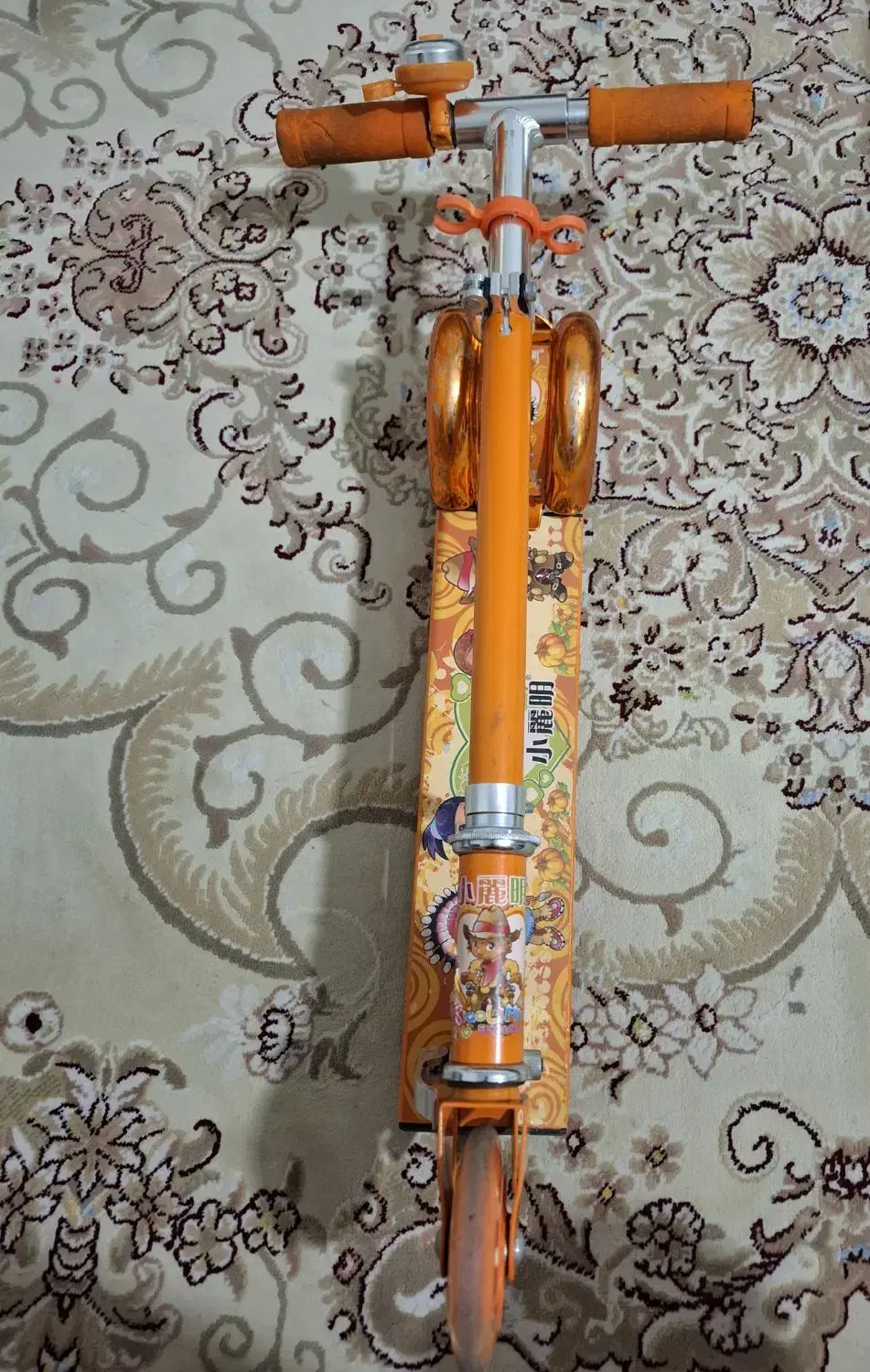 اسکوتر|دوچرخه، اسکیت، اسکوتر|اندیشه, اندیشه فاز ۳|دیوار