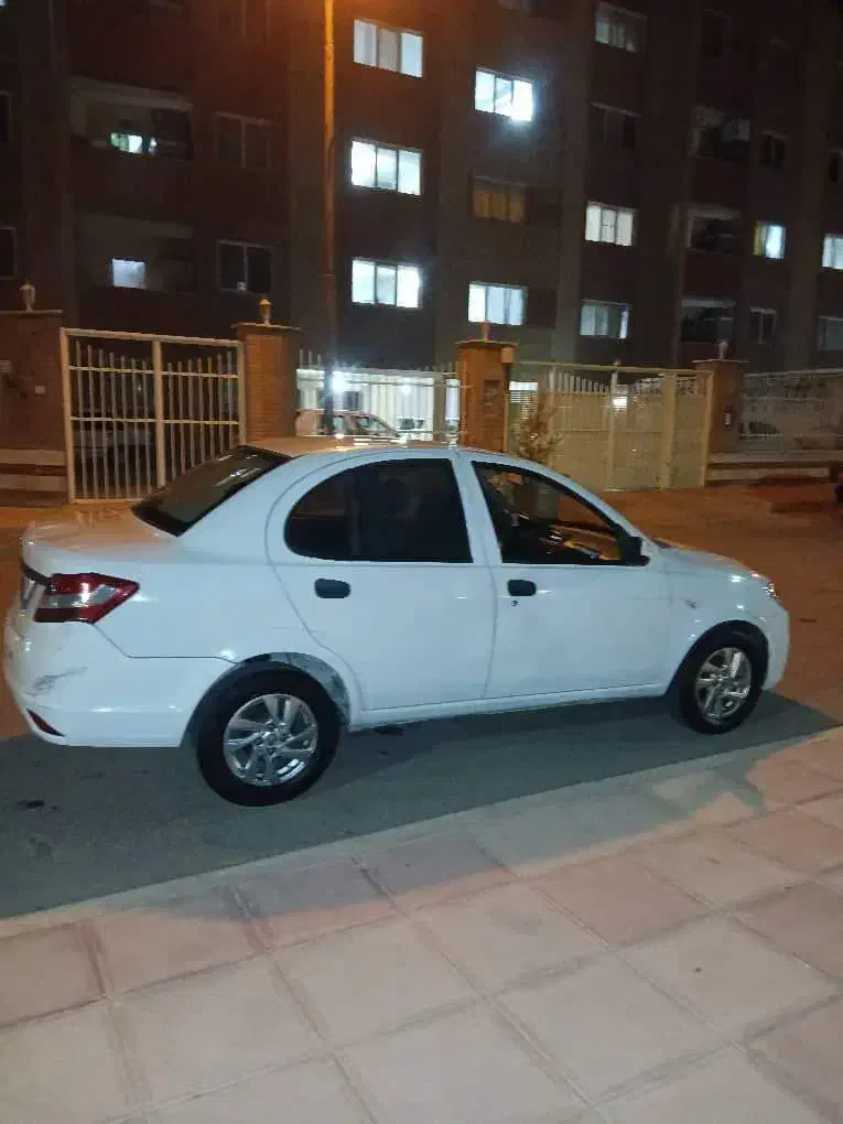 ساینا سفید مدل ۹۷|خودرو سواری و وانت|اصفهان, قهجاورستان|دیوار