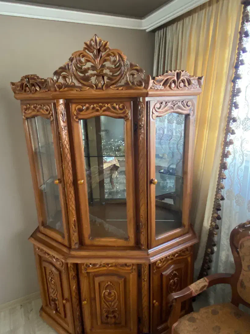 بوفه ویترینی چوبی سلطنتی، شیشه‌دار و سالم|بوفه، ویترین، کنسول|تبریز, |دیوار