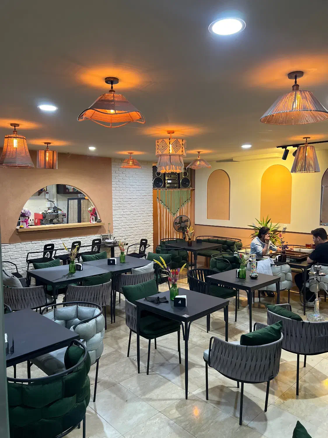 کمک باریستا|استخدام خدمات فروشگاه و رستوران|مشکیندشت, |دیوار