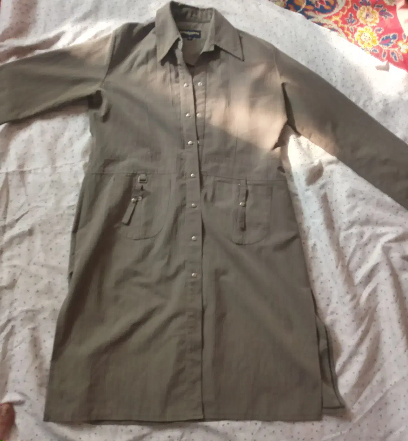 پالتو|لباس|اصفهان, هوانیروز|دیوار