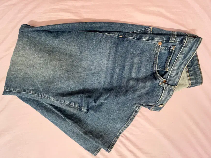 شلوار لی|لباس|اسفراین, |دیوار