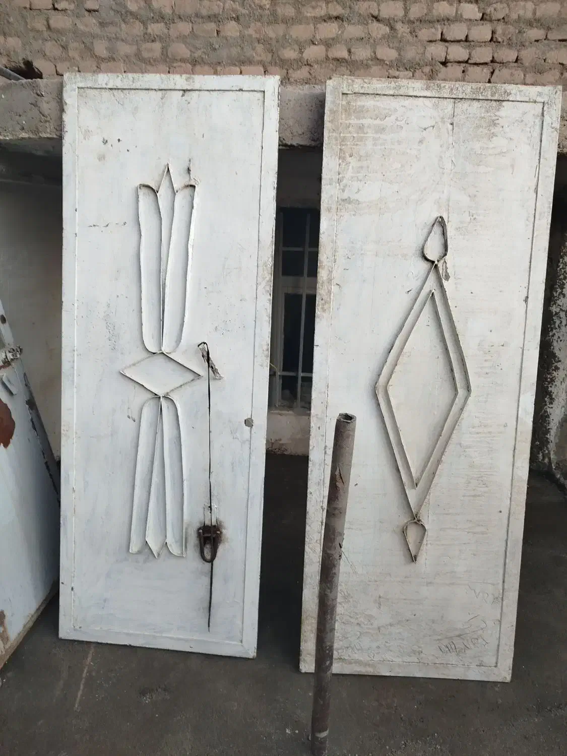 درب حیاط بدون پوسیدگی سالم|مصالح و تجهیزات ساختمان|میاندوآب, |دیوار