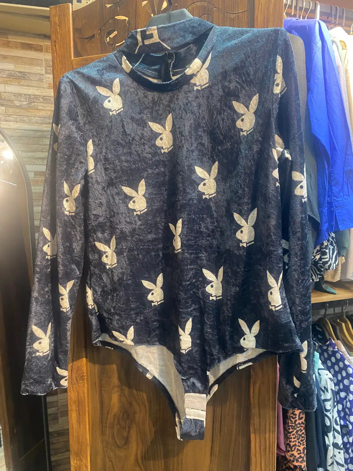 بادی مخمل|لباس|رشت, چمارسرا|دیوار