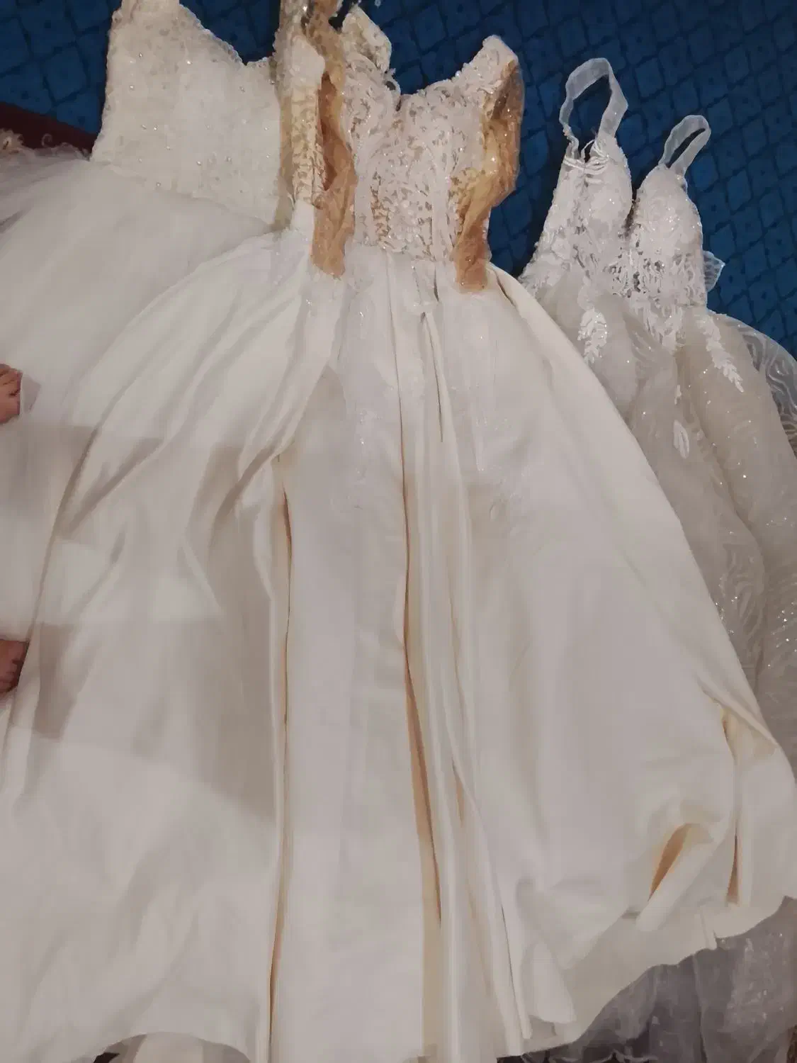 سه تا لباس عروس|لباس|ارومیه, |دیوار