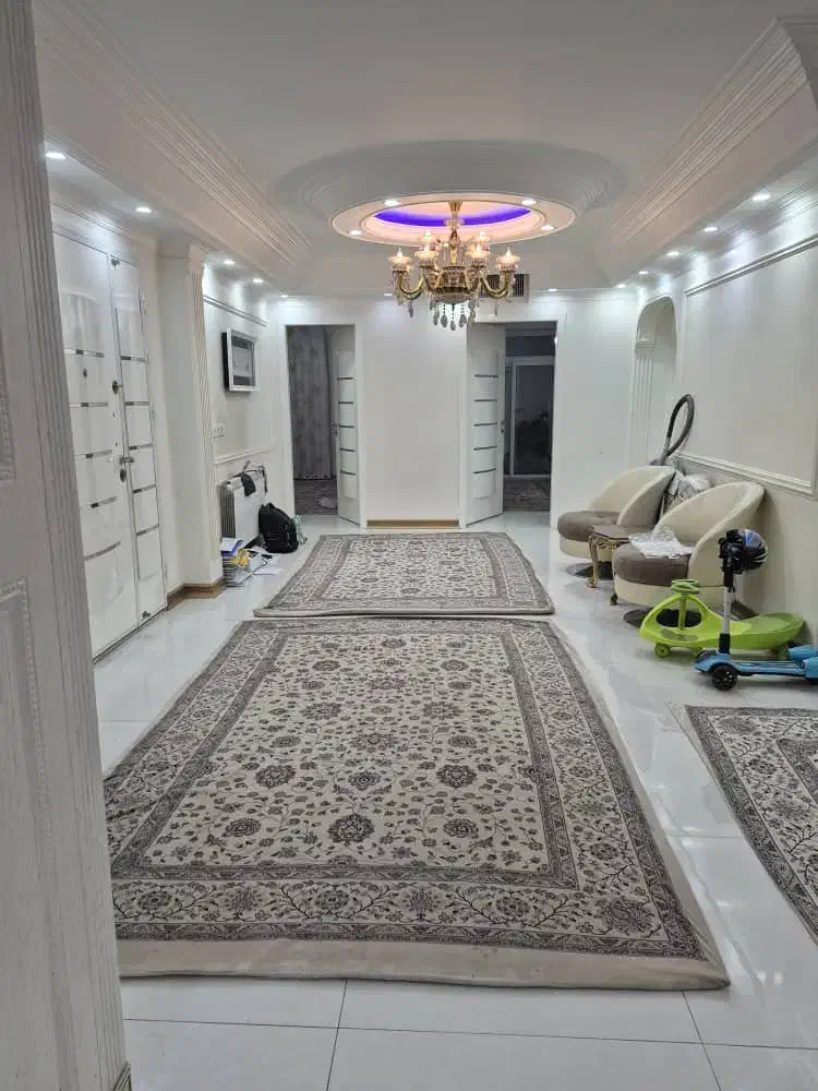 ۱۶۲ متر ۳ خواب / طبقه ۴ / فول /  رو بروی پارک لاله