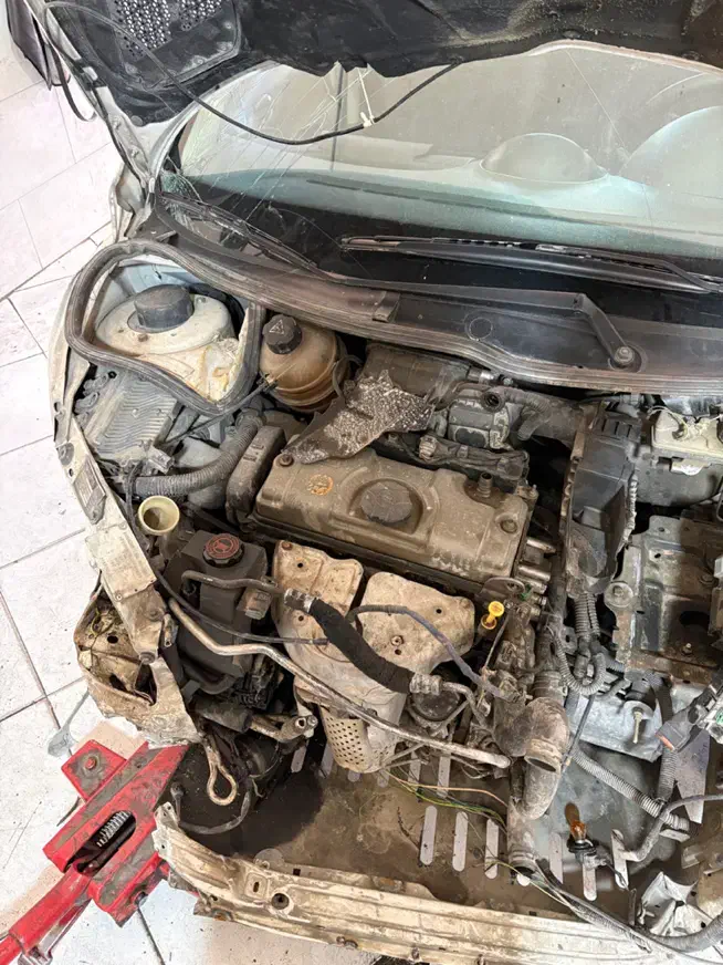 ۲۰۶ تصادفی|خودرو سواری و وانت|تهران, صادقیه|دیوار