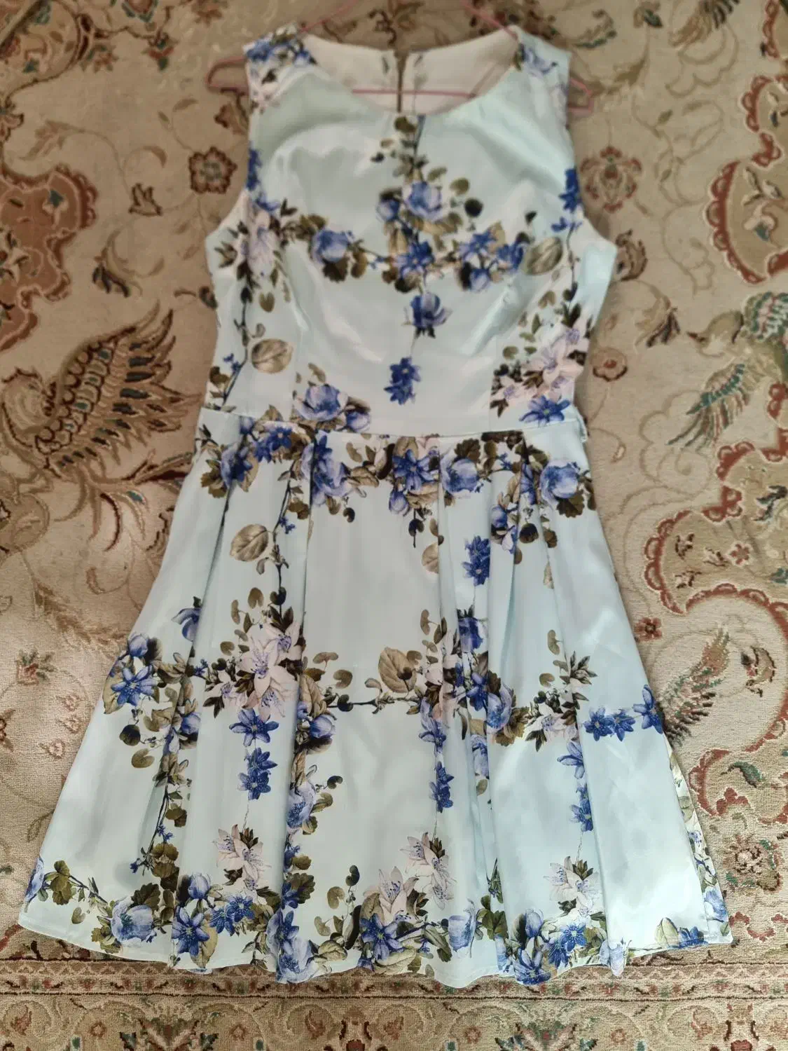 لباس مجلسی|لباس|شیراز, آزادی|دیوار