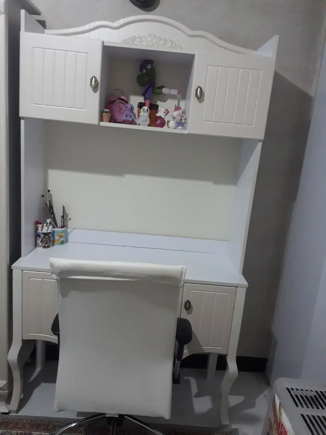 میز تحریر  به همراه صندلی متحرک|میز تحریر و کامپیوتر|اسلام‌شهر, شهرک مفیدی|دیوار