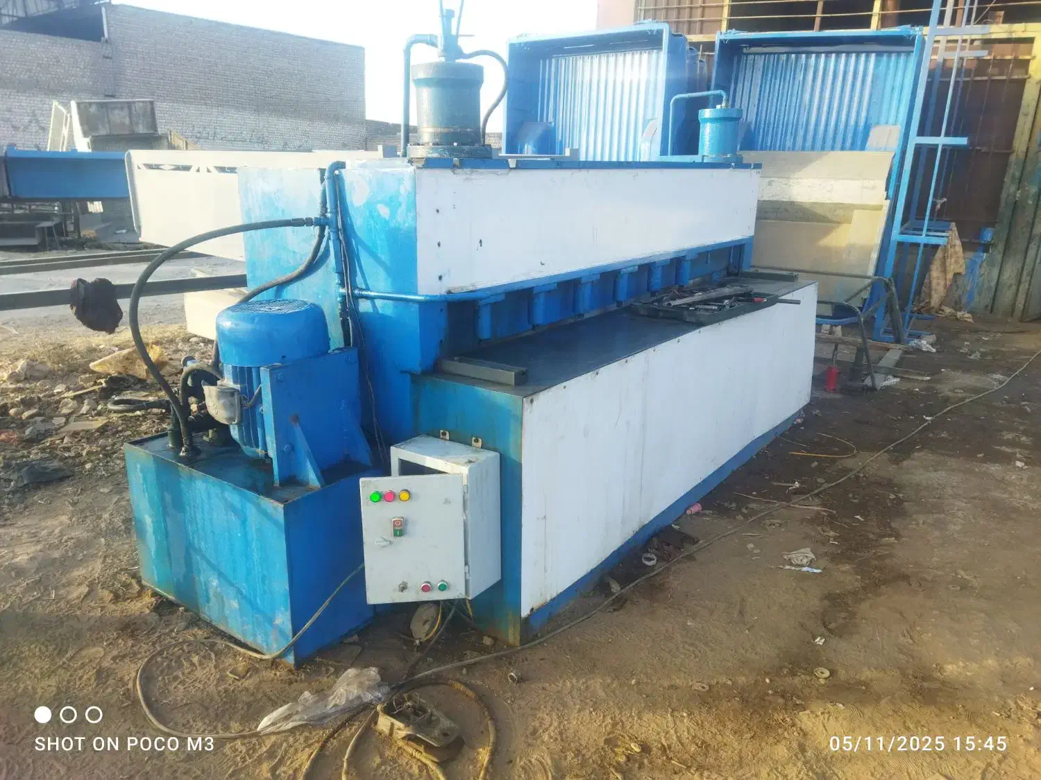 گیوتین دو نیم متری قوی تا پنج، شش میل بر|ماشین‌آلات صنعتی|نیشابور, مدرس|دیوار