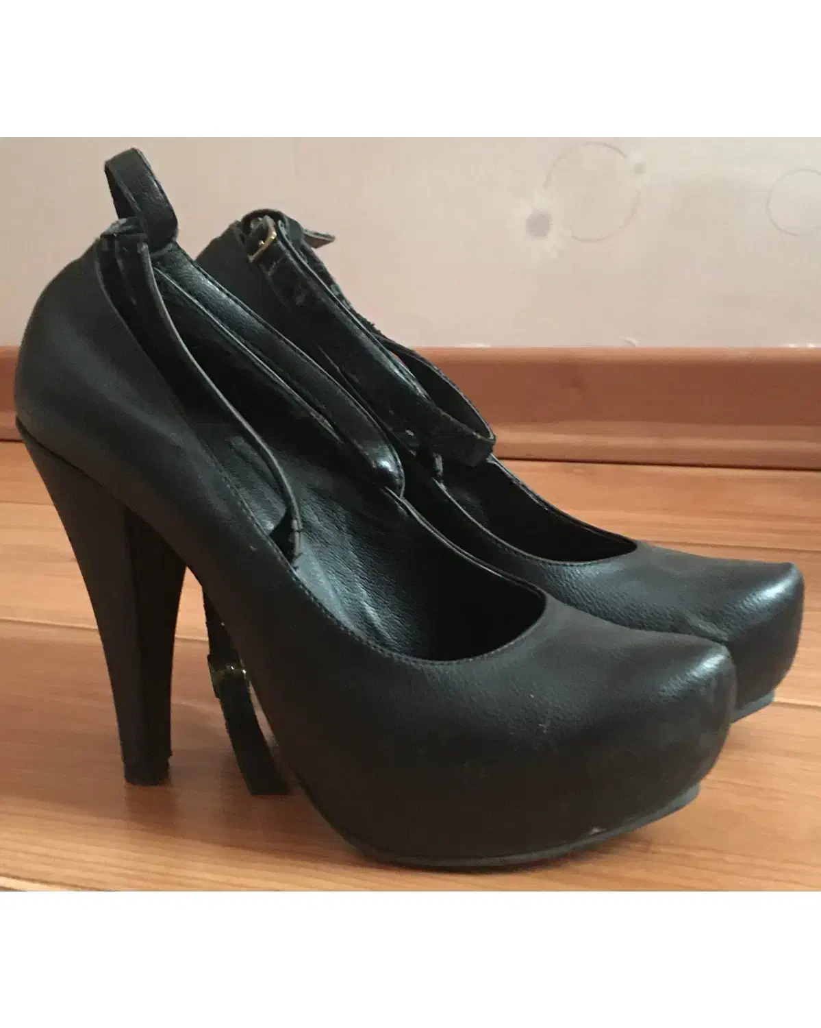 کفش|کیف، کفش، کمربند|سمنان, |دیوار