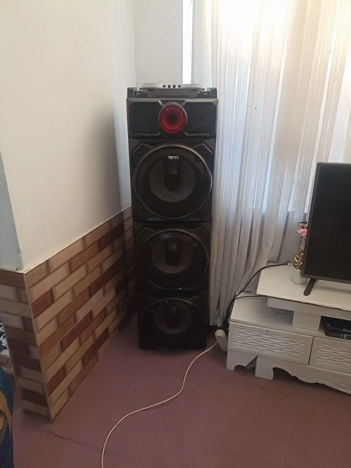 باند نو نو|سیستم صوتی خانگی|تربت جام, باغ سنگان سفلی|دیوار