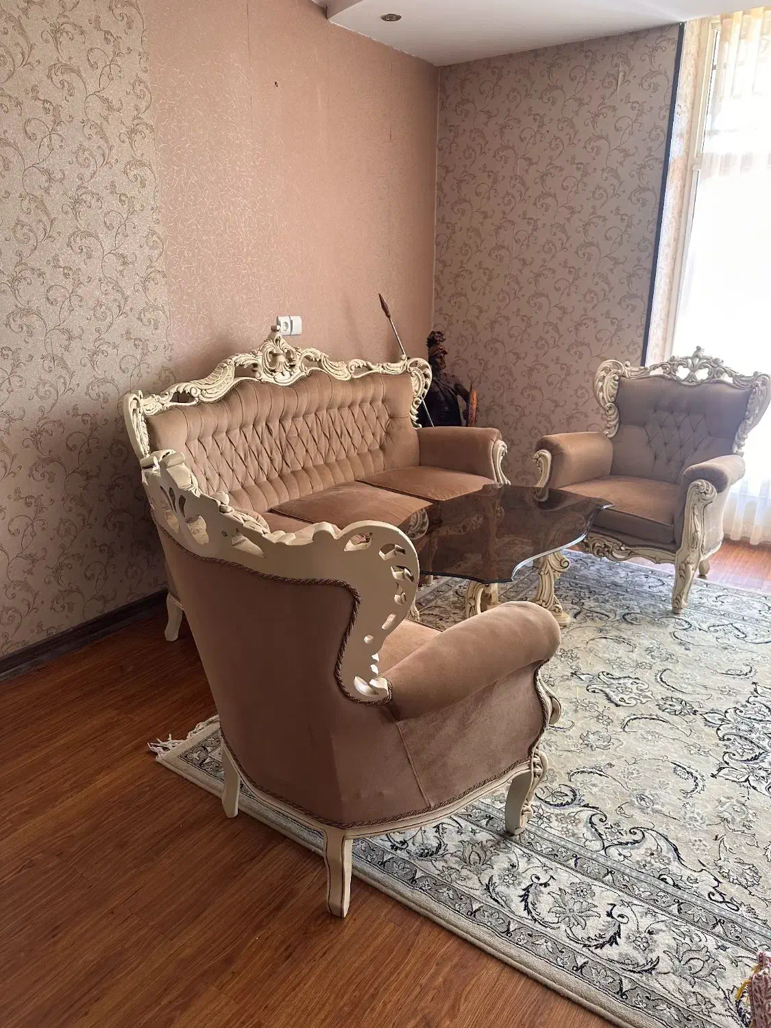 مبل کلاسیک  ۹ نفره درحد نو|مبلمان خانگی و میز عسلی|شاهین‌شهر, بنیاد ازدواج|دیوار