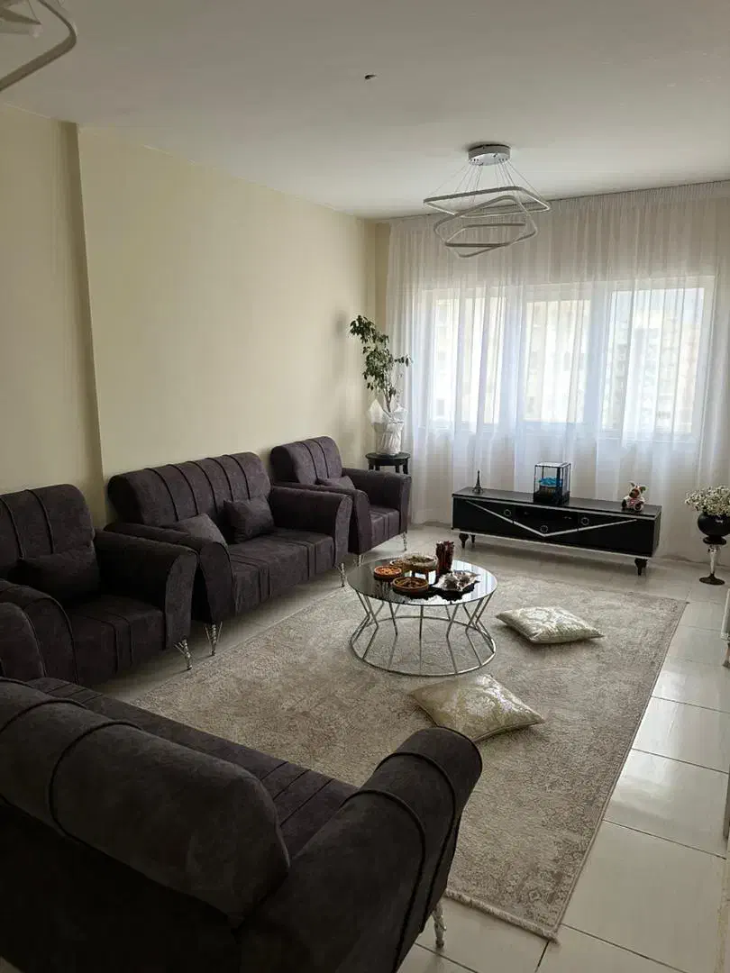 مبل ۷ نفره نو با میز وسط|مبلمان خانگی و میز عسلی|پرند, فاز ۶|دیوار