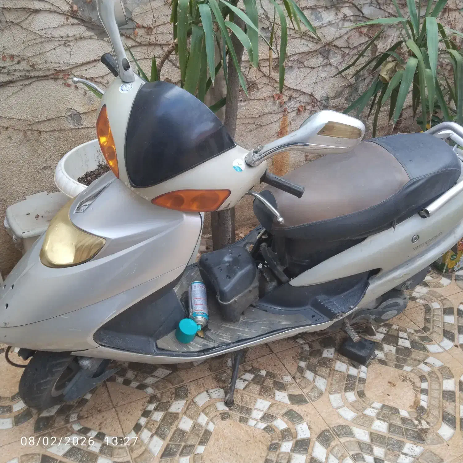 موتور پاکشتی|موتورسیکلت|شیراز, شیشه‌گری|دیوار