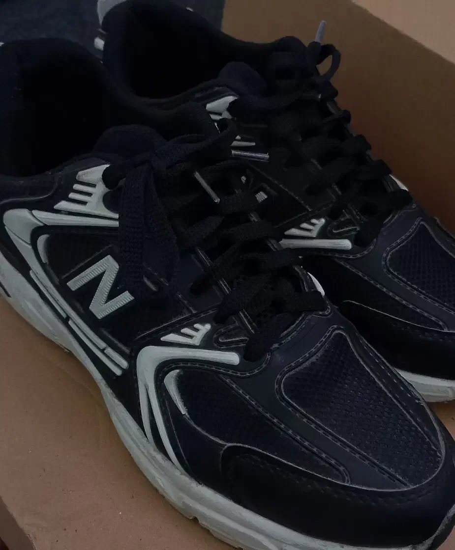 کفش|کیف، کفش، کمربند|بیرجند, |دیوار