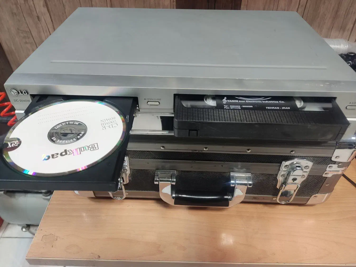 دستگاه دبل ویدئو (ویدیو و دی وی دی)|پخشکننده DVD و ویدیو|تهران, فلسطین (میدان انقلاب)|دیوار