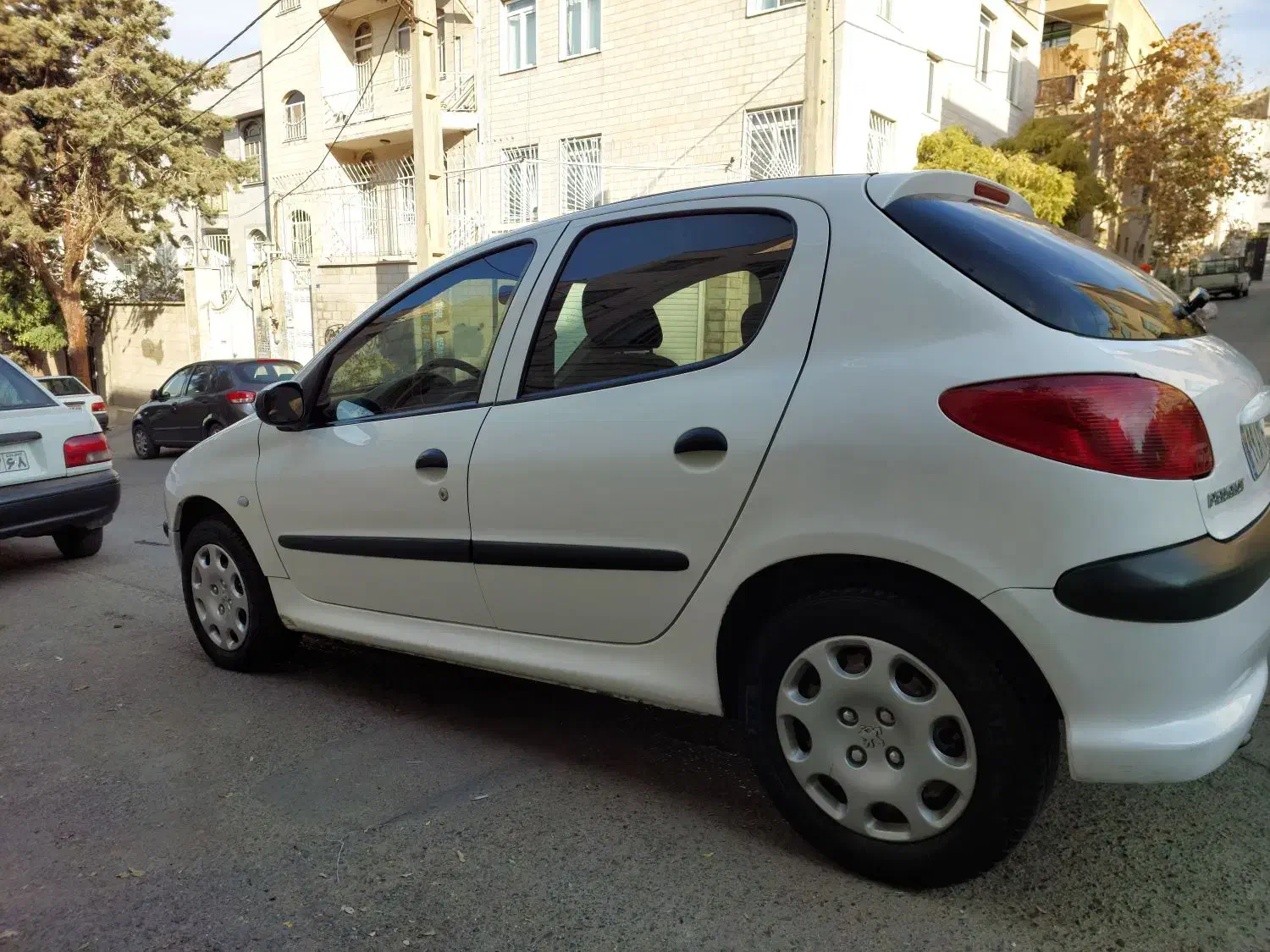 پژو ۲۰۶ اتوماتیک مدل ۱۳۹۰|خودرو سواری و وانت|کرج, شهرک امام رضا (ع)|دیوار