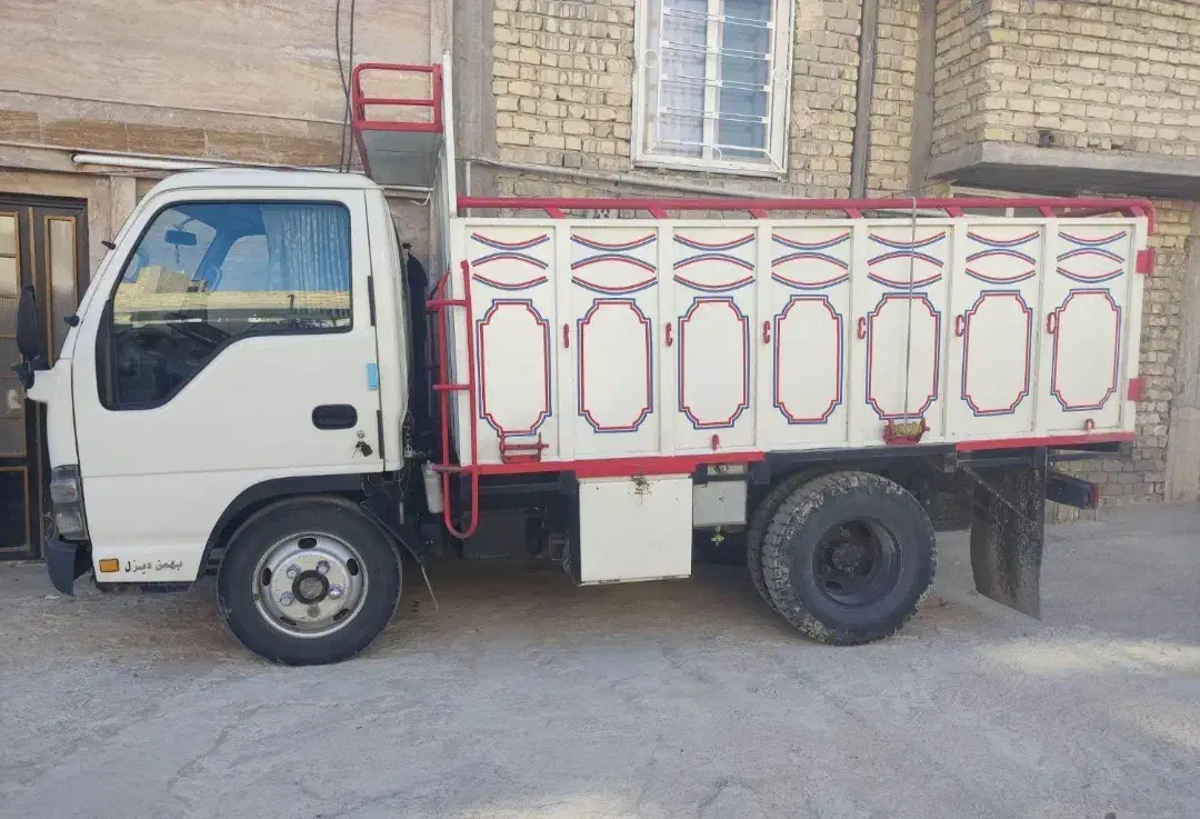 حمل انواع بار با کمترین کرایه با خاور ایسوزو ۵۲۰۰|خدمات حمل و نقل|جیرفت, |دیوار