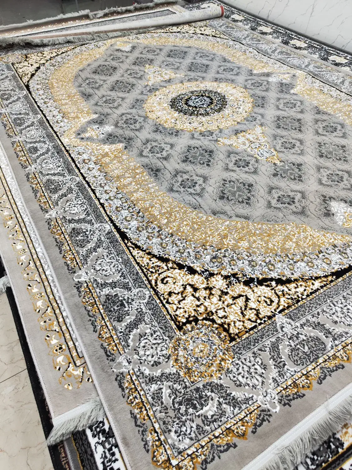 رنگ جدید جایگزین فرش کرم قدیم|فرش|اصفهان, کوجان|دیوار