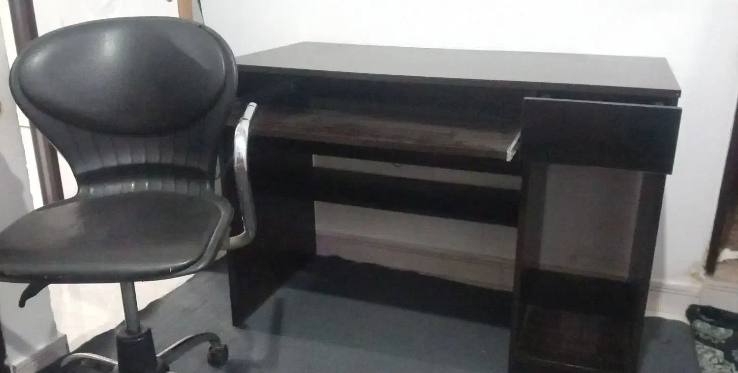 میز تحریر و صندلی گردون کاملا سالم|میز تحریر و کامپیوتر|نسیم‌شهر, |دیوار